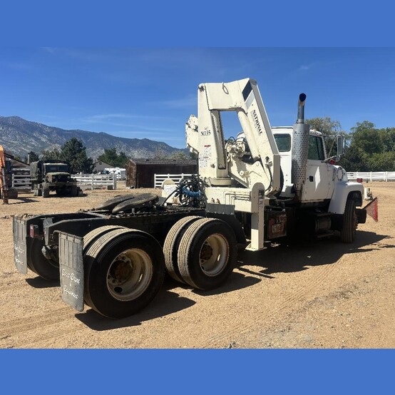 Ford L9000 Knuckle-Boom Crane Truck